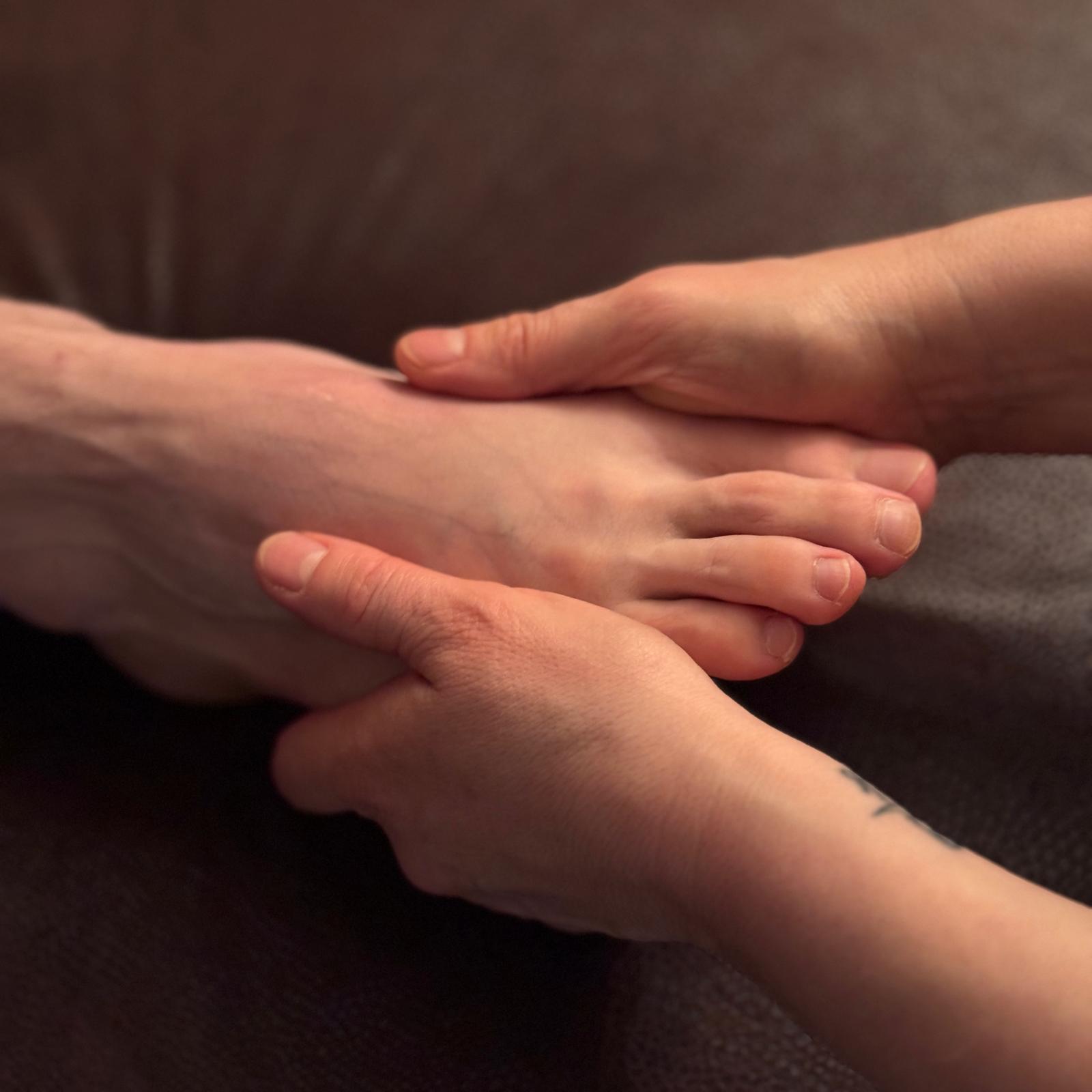 Fuß- und Handreflexzonenmassage